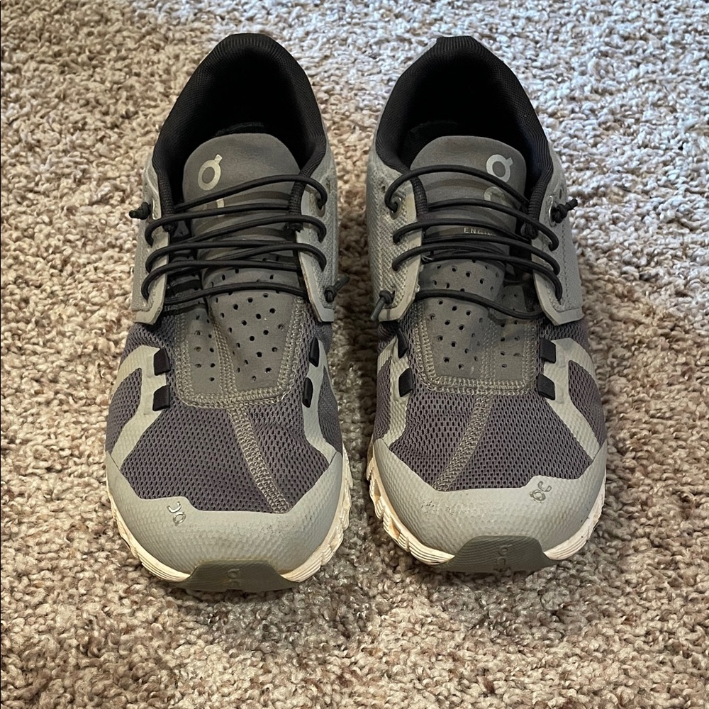 On Cloud Women Athletic Shoes